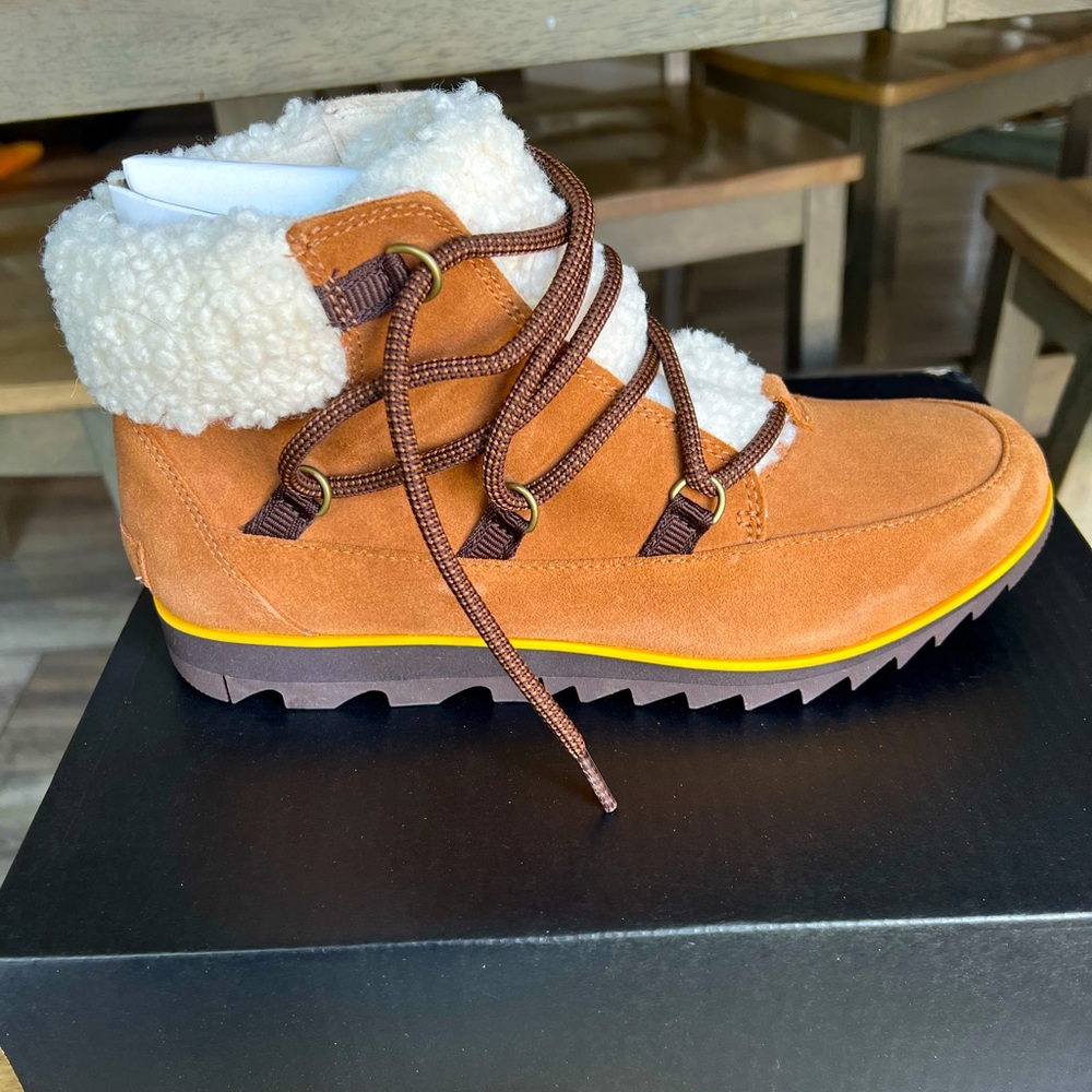 Sorel Harlow Lace Cozy boots